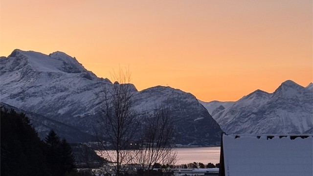 Kveldsstemning med solnedgang - bilde tatt av selger