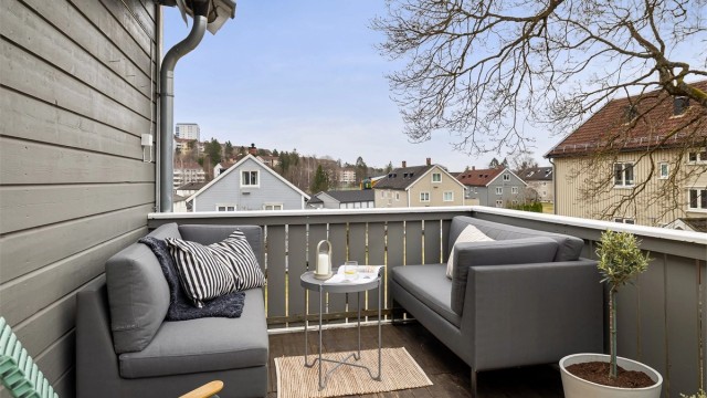 Her er det god plass til utemøblement som både sittegruppe og grill - det er tillatt med el- og eller gassgrill