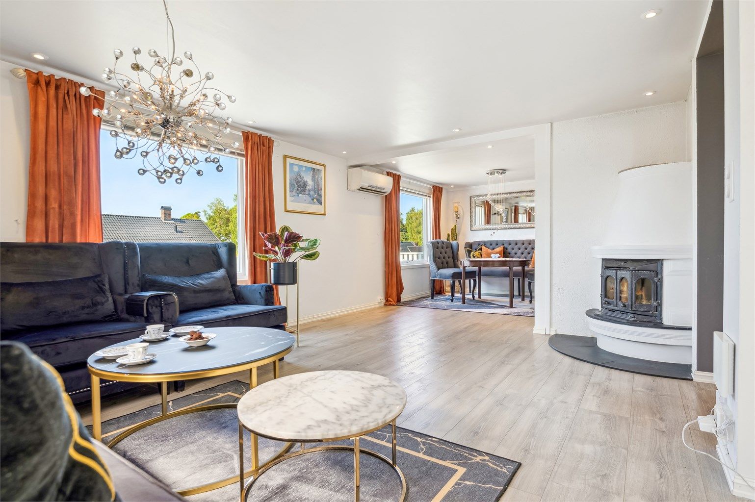 Lys og åpen stue med gode innredningsmuligheter. (Foto: EFKT v/Reidar Valberg)