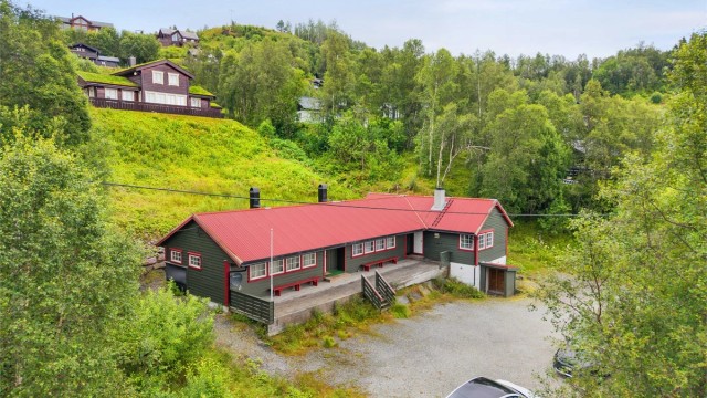 Velkommen til Kvinnhovdebrotet 2 presentert av Fredrik Stuhr i Krogsveen Bergen sentrum