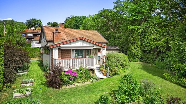 Pent opparbeidet hage og gode solforhold