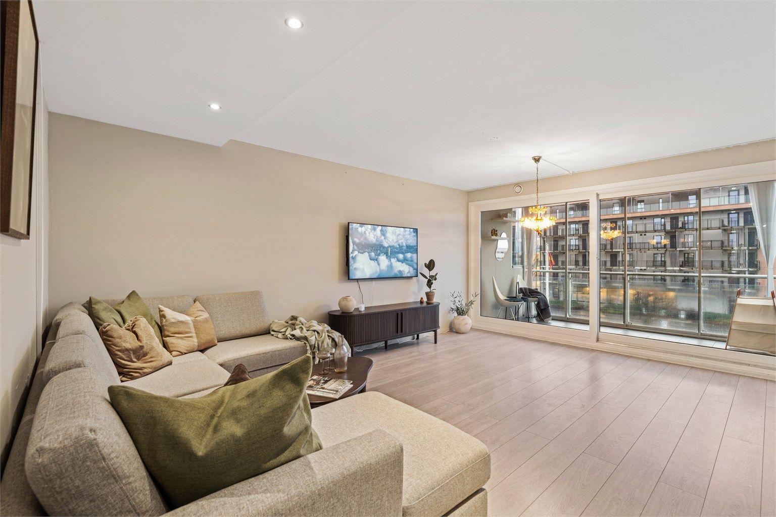 Mats Sandstøl v/ Krogsveen presenterer Sandesletta 14A. Foto: Nordbø Foto (Martin Nordbø)