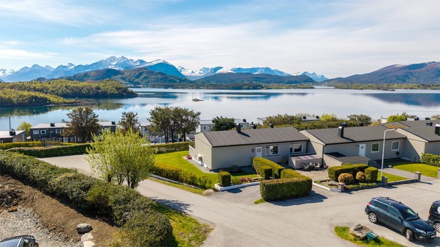 Kort vei til flotte turområder, blant annet Fjordstien som går langs fjorden fra Furmyra til Bogneset