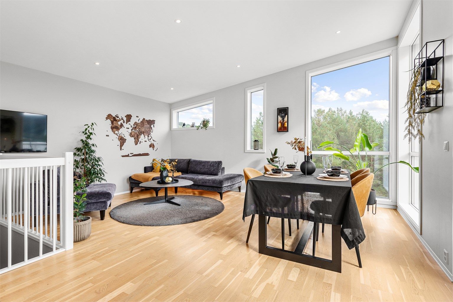 Stue/spisestue i 2. etasje