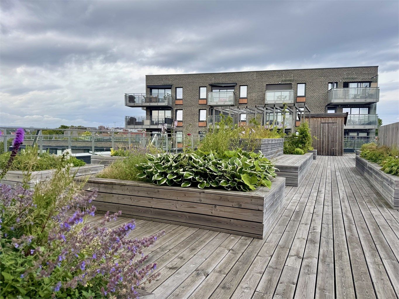 Borettslaget har en herlig, felles takterrasse med flott utsikt og gode solforhold.