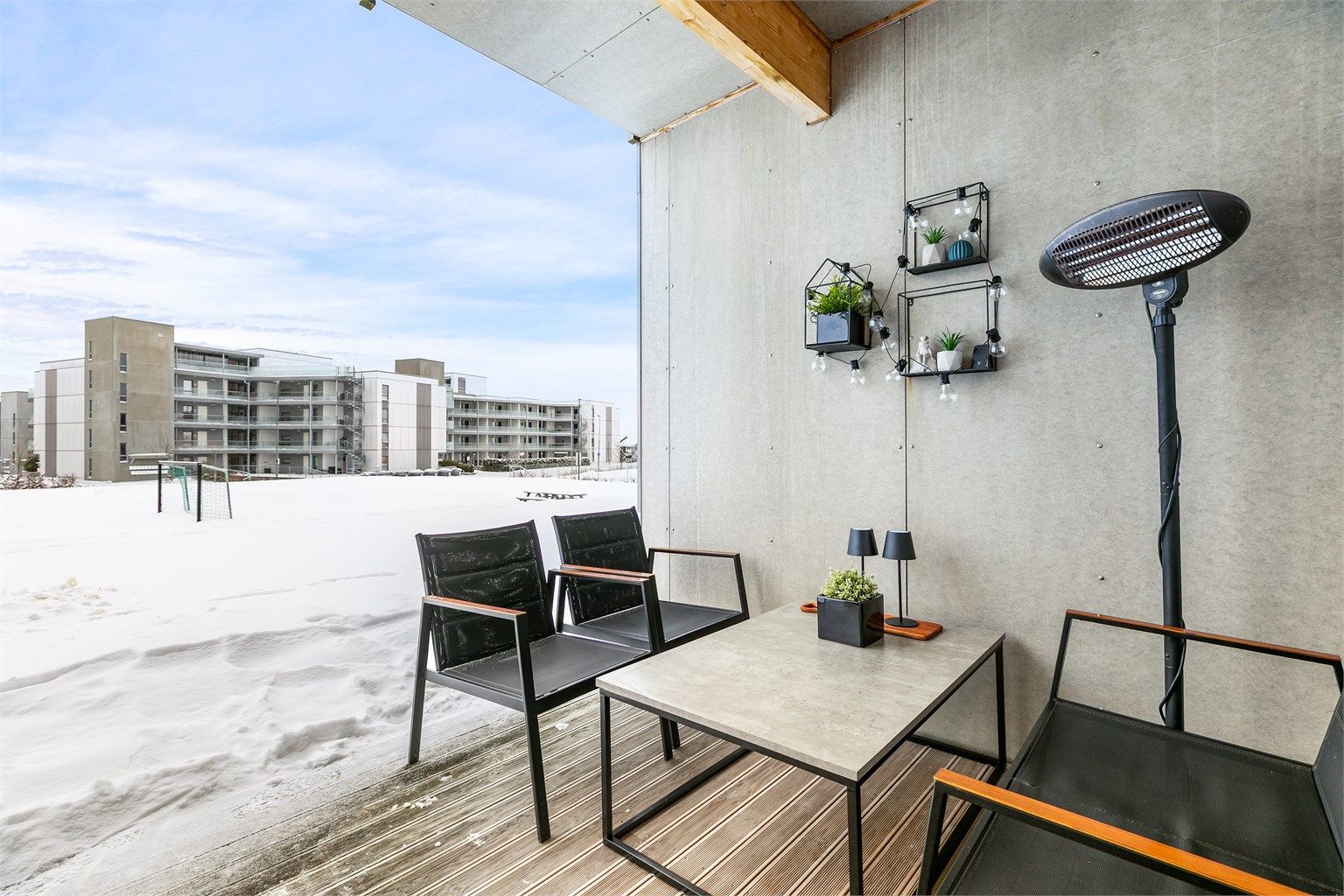 Lang avstand til den øvrige bebyggelsen innebærer lite innsyn.