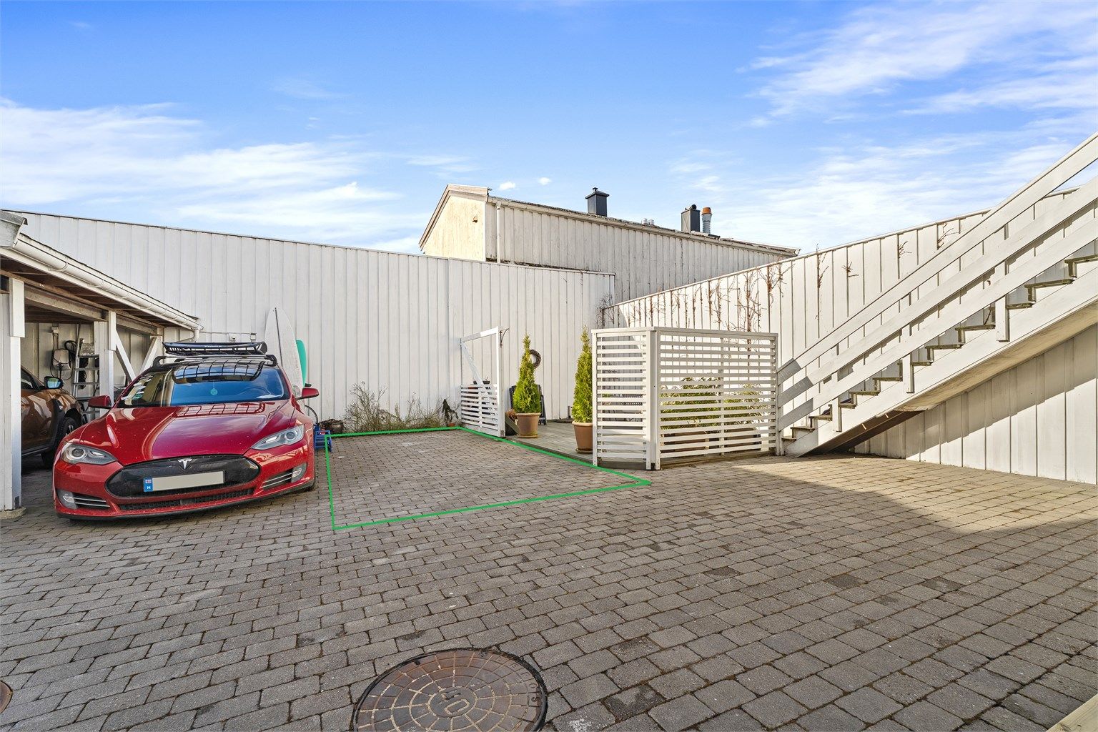 Bilde fra bakgård - Mulighet for å kjøpe p-plass kr. 500.000,-