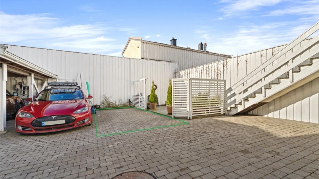 Bilde fra bakgård - Mulighet for å kjøpe p-plass kr. 500.000,-