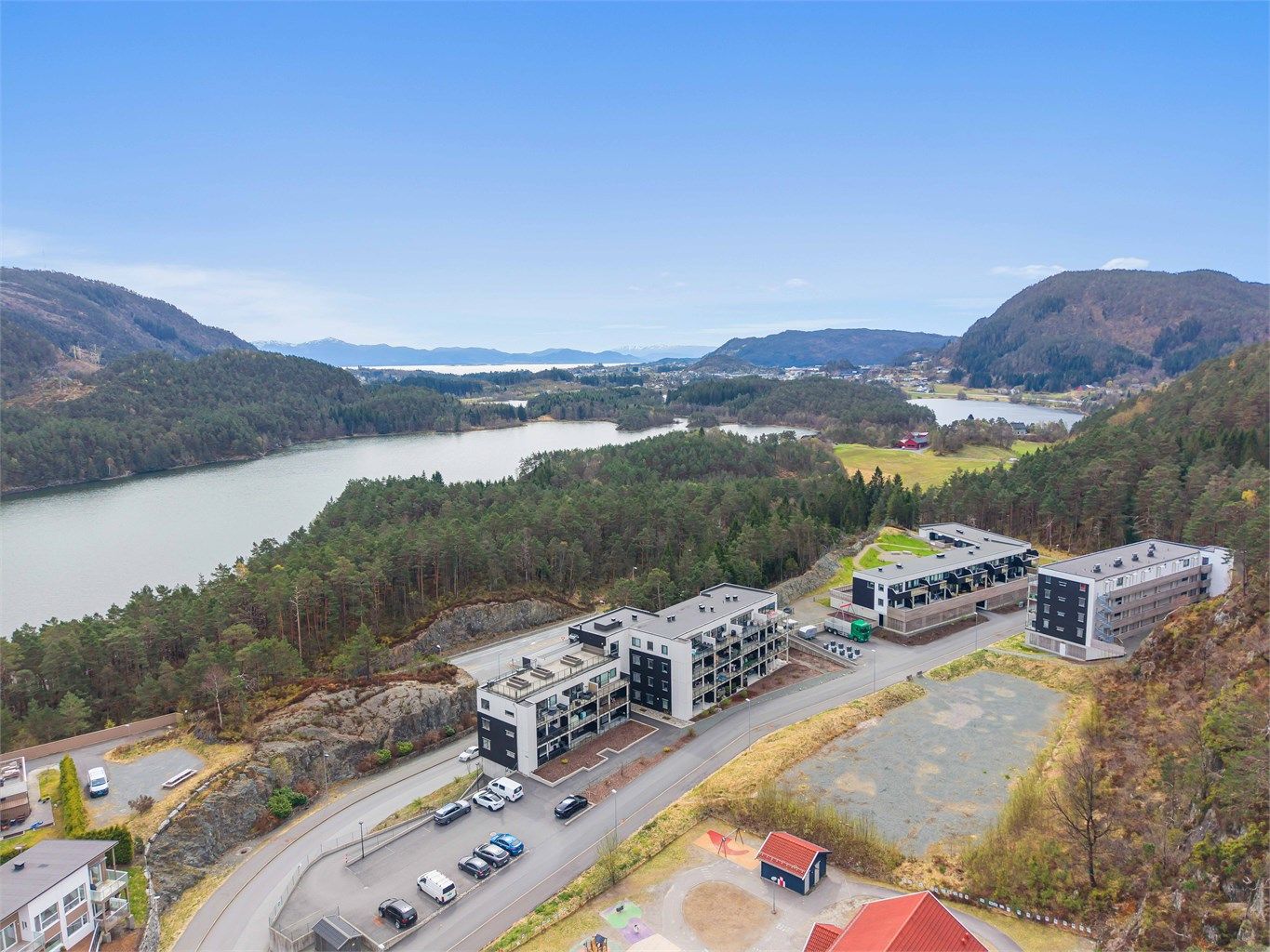 For den som setter pris på natur og friluftsliv, byr området på svært gode muligheter rett utenfor døren