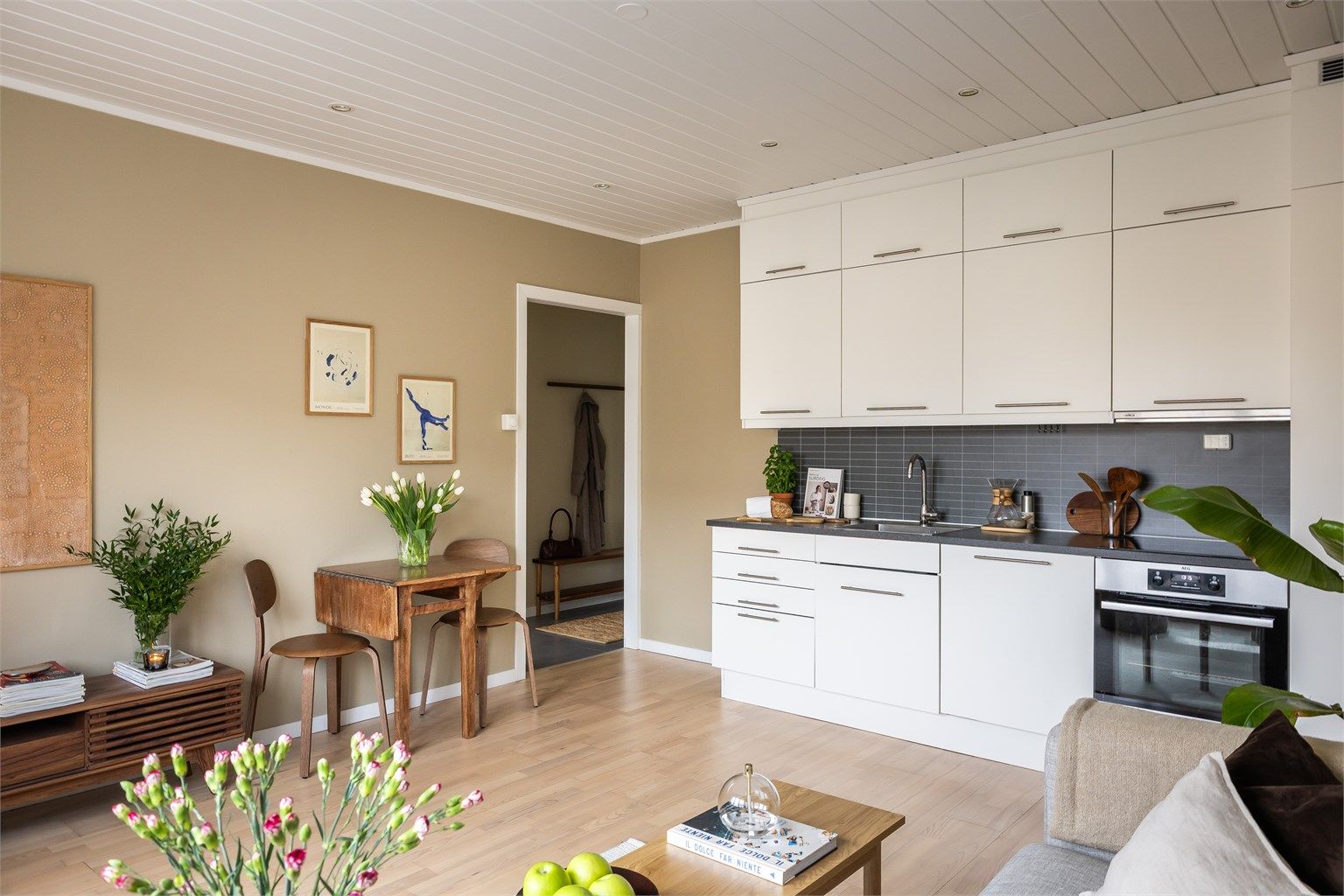 Denne fine og koselige leiligheten ligger pent plassert på Sofienberg i nærheten av Carl Berners Plass.