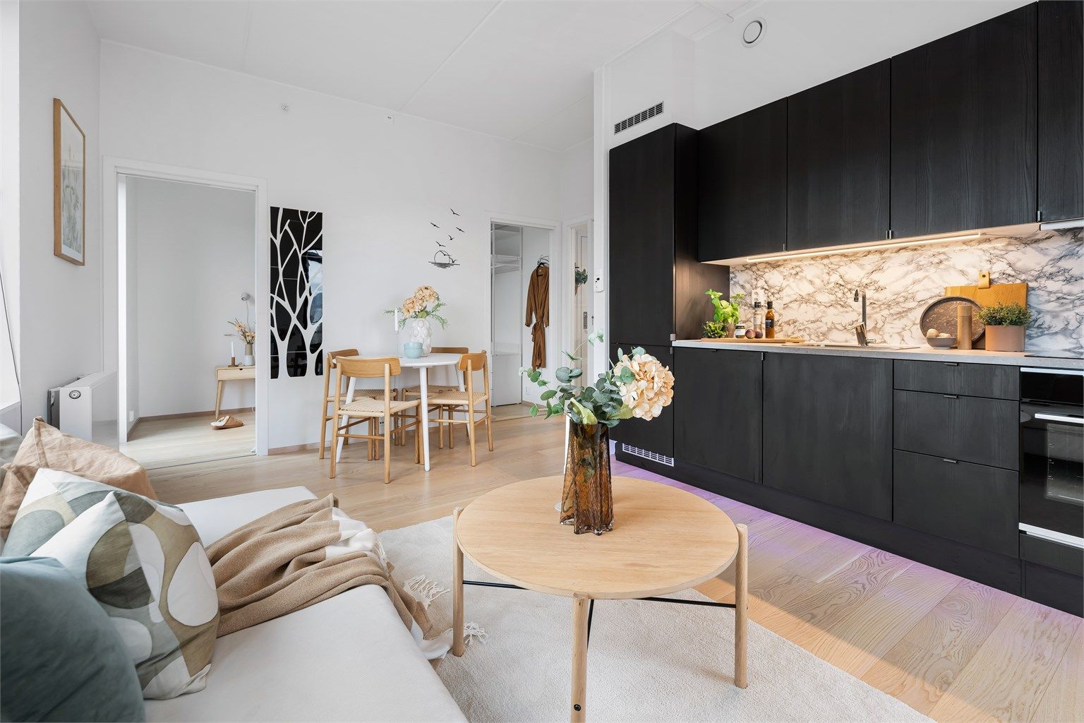 Sosial og åpen stue/kjøkkenløsning