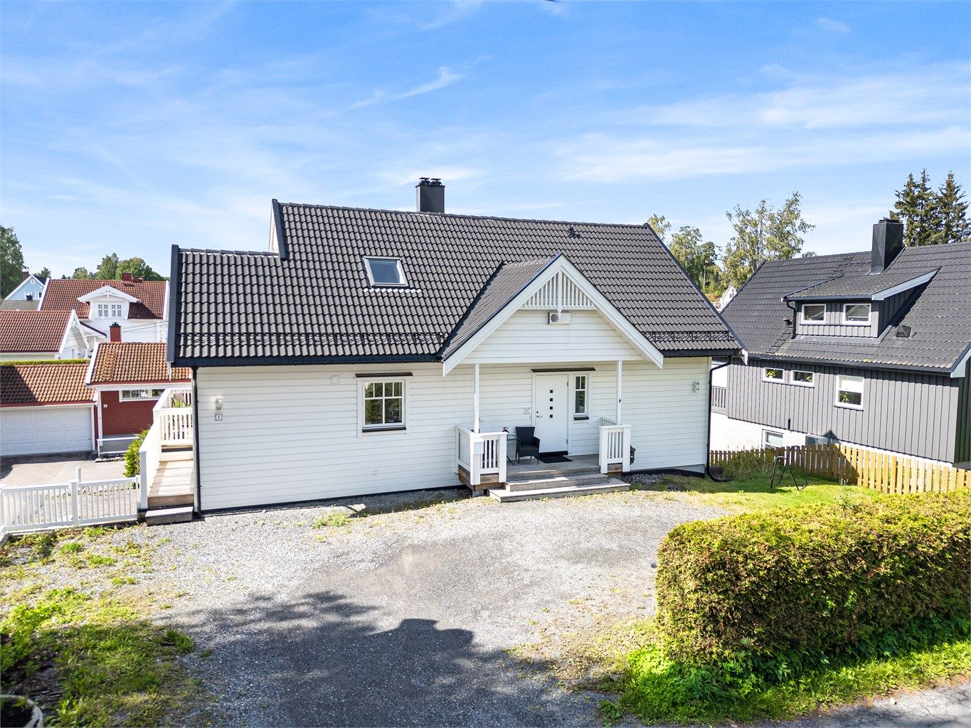 Boligen ble ferdigstilt i 2019. Gode parkeringsmuligheter på tomt. 