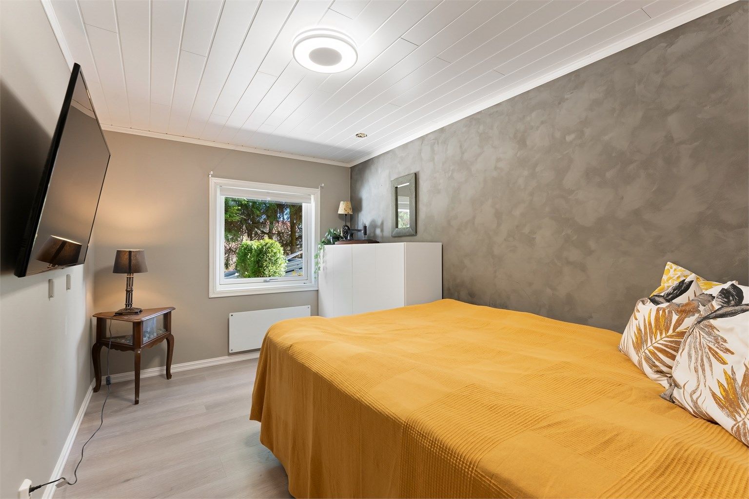 Rom benyttet som soverom 3 i underetasjen. Ikke omsøkt hos kommunen, ikke godkjent for varig opphold.