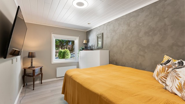 Rom benyttet som soverom 3 i underetasjen. Ikke omsøkt hos kommunen, ikke godkjent for varig opphold.