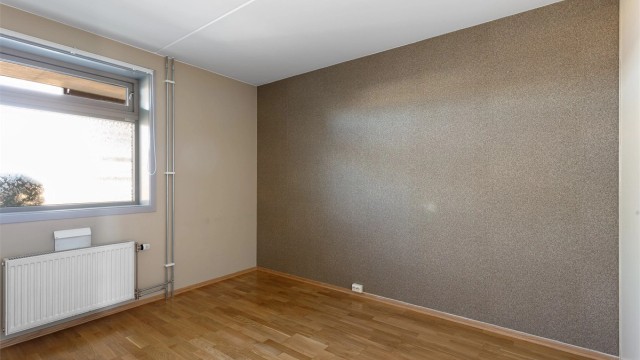 Det andre soverommet har god plass til både seng og garderobe.