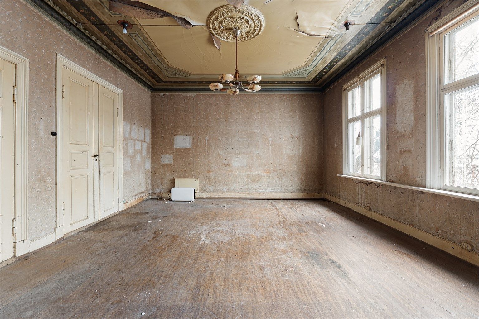 Innvendige overflater har høy alder og et generelt behov for utskiftning.