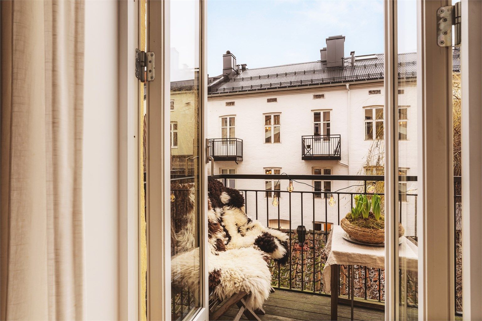 Leiligheten ligger rolig til i Vibes gate med kort gangavstand til Majorstuen og Bogstadveien med svært godt utvalg av butikker, restauranter, kafeer og kulturliv. Foto: Isnitt/Nadia Frantsen