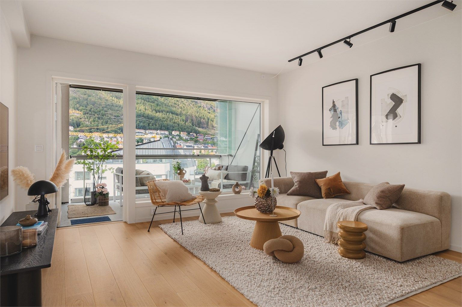 Velkommen til Bendixens vei 65, presentert av Jan-Erik Larsen i Krogsveen Bergen sentrum
Foto: Herr Fotograf
