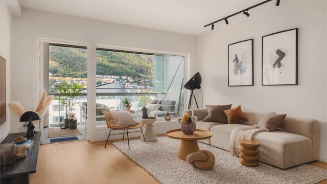 Velkommen til Bendixens vei 65, presentert av Jan-Erik Larsen i Krogsveen Bergen sentrum
Foto: Herr Fotograf