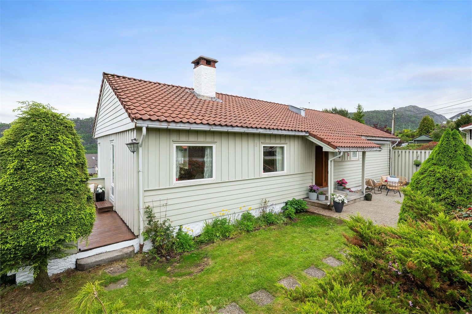 Koselige uteområder også på husets bakside