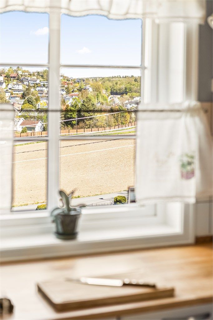 Utsikt fra kjøkkenvinduet.