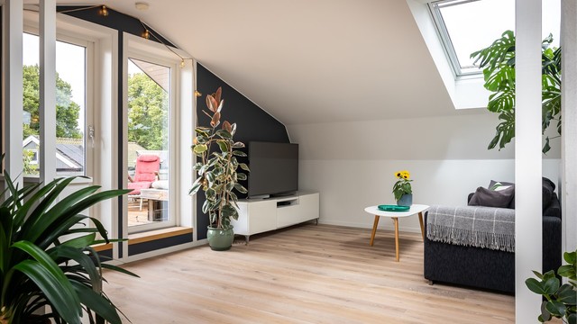 Fra loftstuen er det direkte utgang til en stor og solrik takterrasse