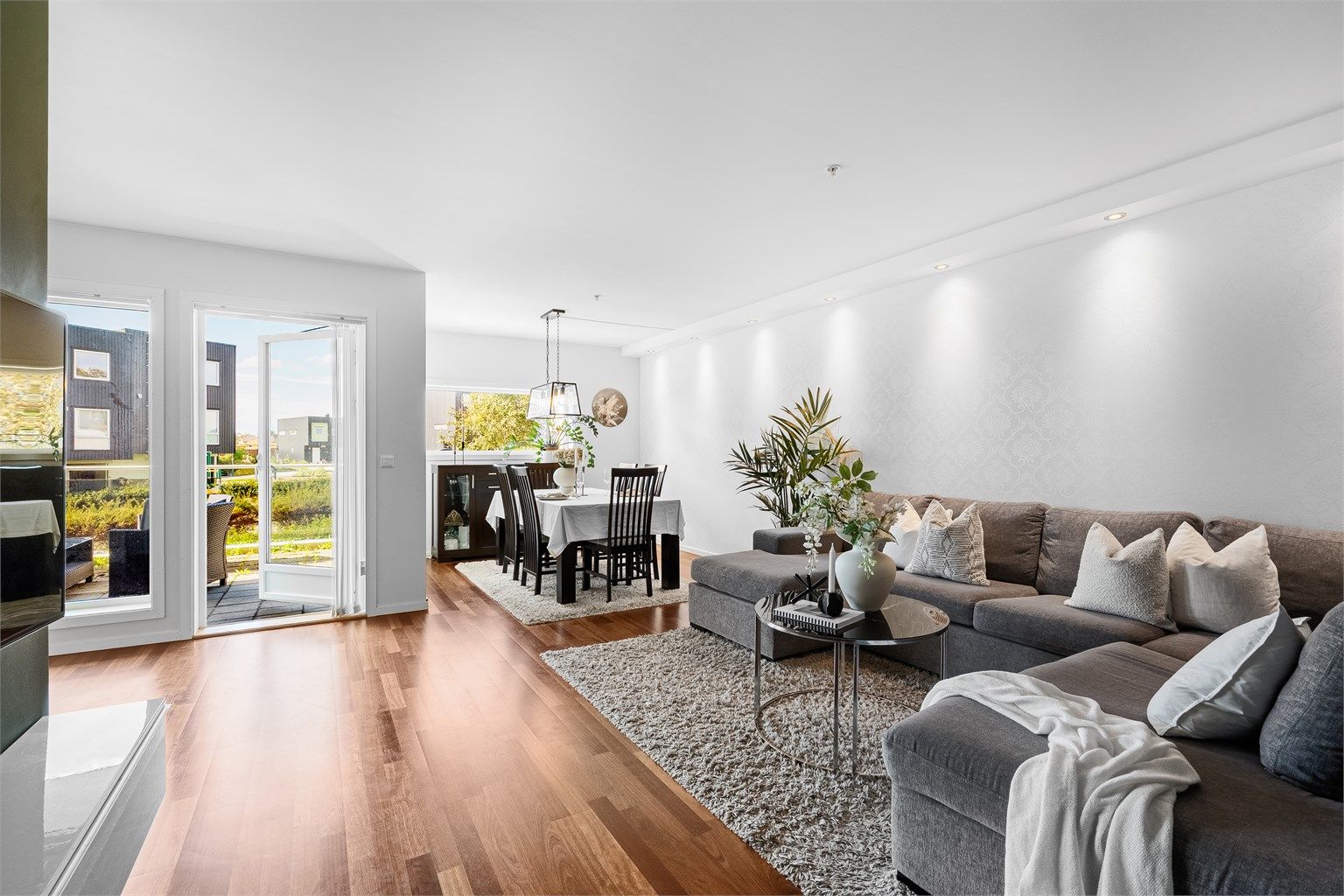 Lene Hviding v/Krogsveen har gleden av å presentere Høgeholvegen 110.