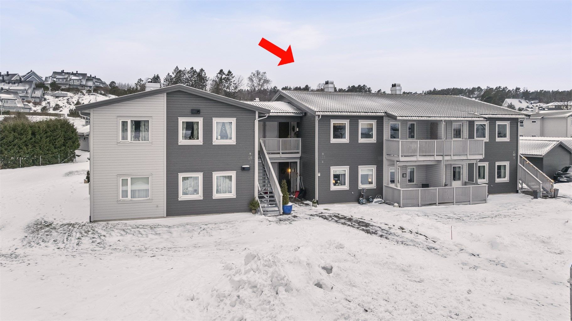 Boligen ligger flott til i 2. etasje i et hyggelig og veldrevet sameie med et trivelig bomiljø