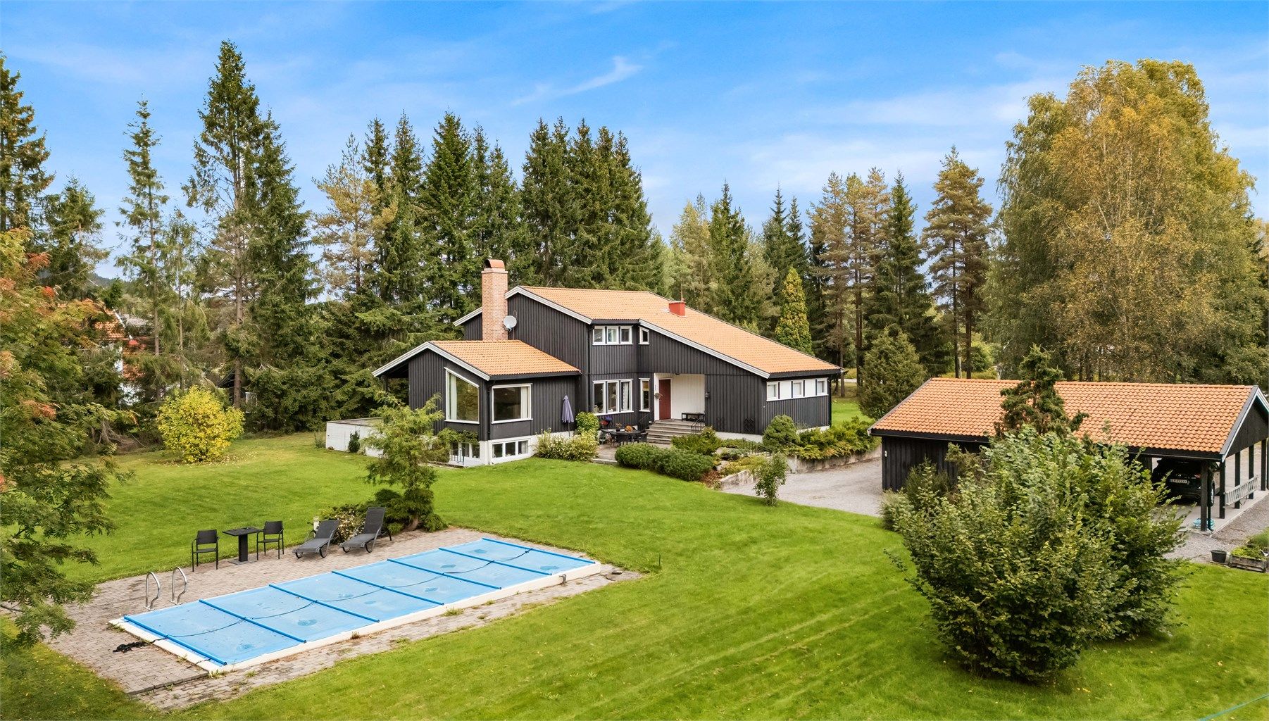 Eiendomsmegler Krogsveen v. Austeja Flenderyte har gleden av å ønske velkommen til Nord-Odalsvegen 118! Foto: Ann-Helén Nannestad/ Isnitt.