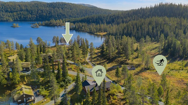 Badeplass/grillplass markert med pil. Skiløyper rett ved hytta.