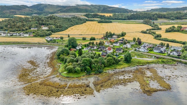 Området byr på en fin kombinasjon av sjø, grøntområder og landlige omgivelser, samtidig som Trondheim er lett tilgjengelig.