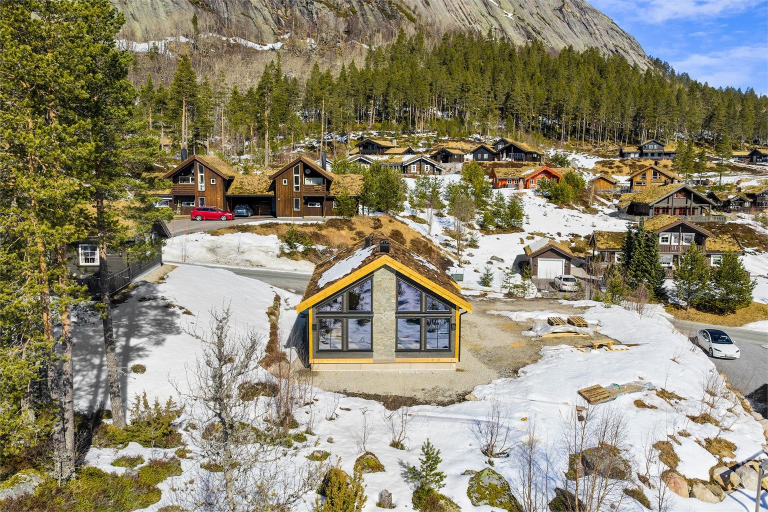 Store vinduer for å få naturen inn.