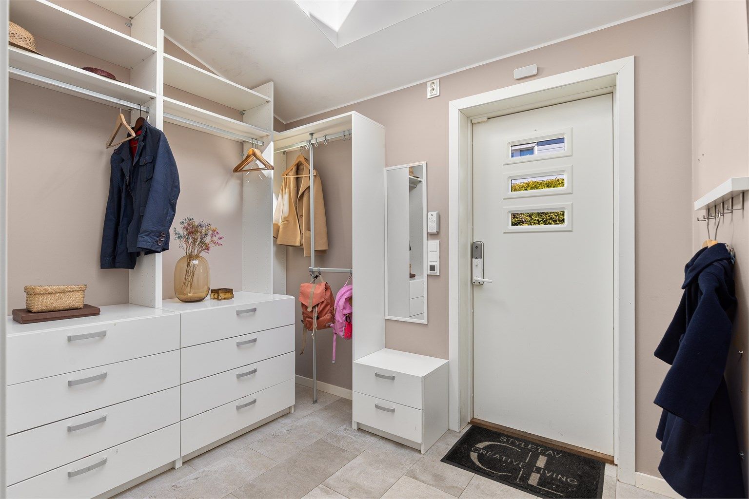 Romslig entré med gulvvarme