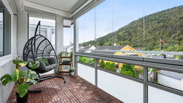 - Balkongen er ca. 13 m² -