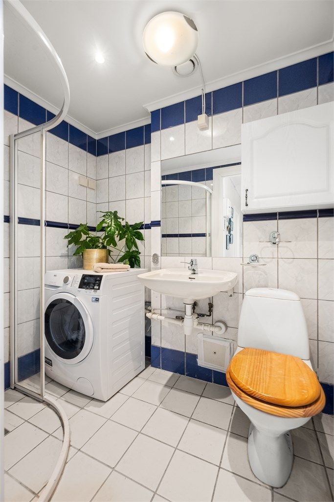 Det er opplegg for vaskemaskin på badet.