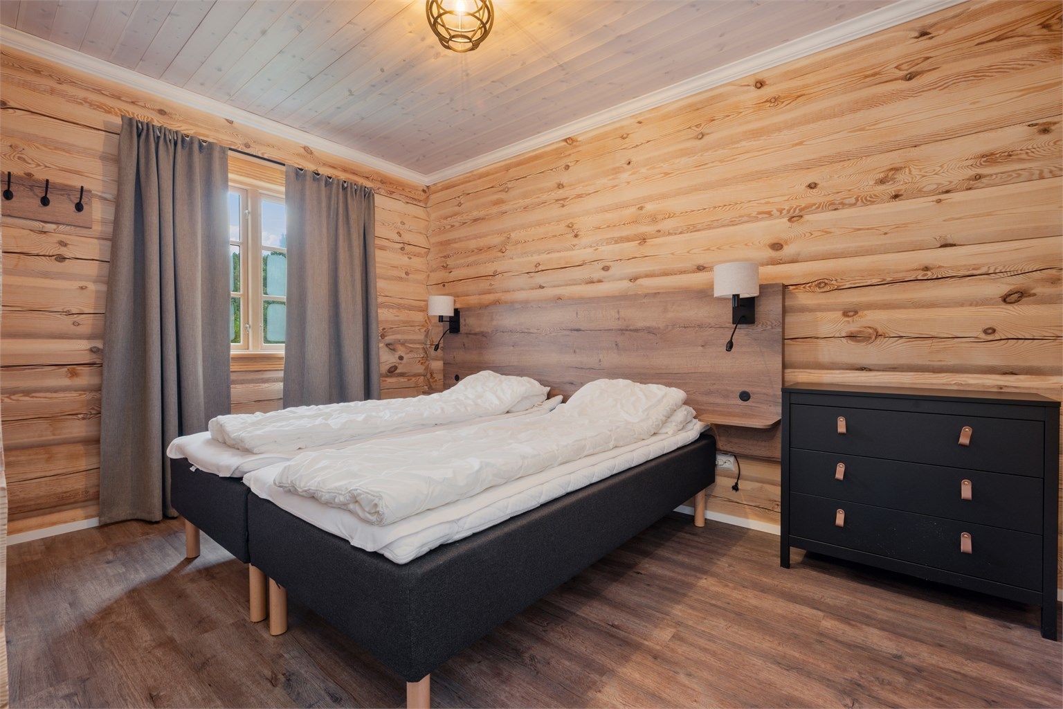 Det største soverommet er på 11 kvm., og har medfølgende dobbeltseng.