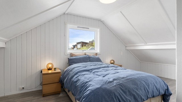Soverom 4 med skråtak. Rommets gulvareal er på ca 17m²