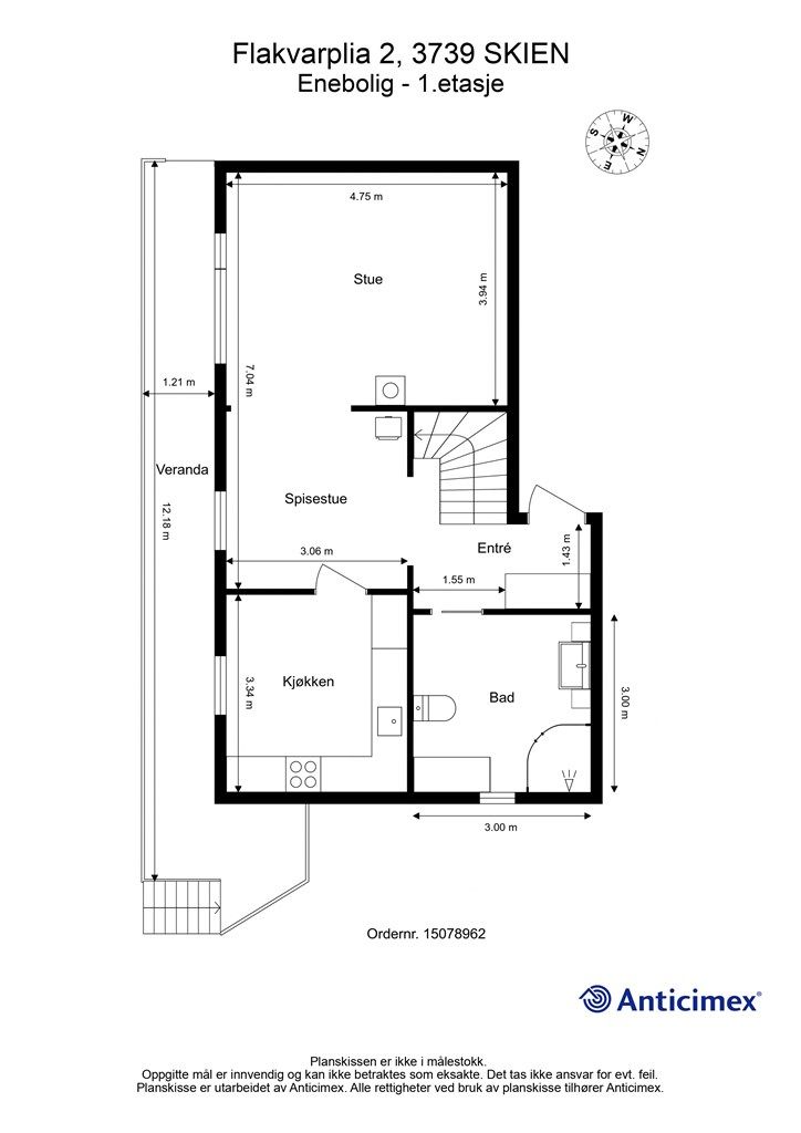 Første etasje har et bruksareal på 57 m² og inneholder entré, bad, kjøkken, spisestue og stue.