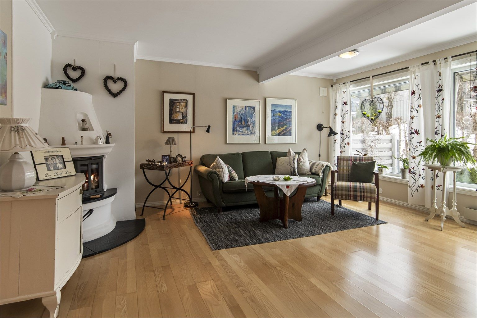 Stuen har fin plass til salongen