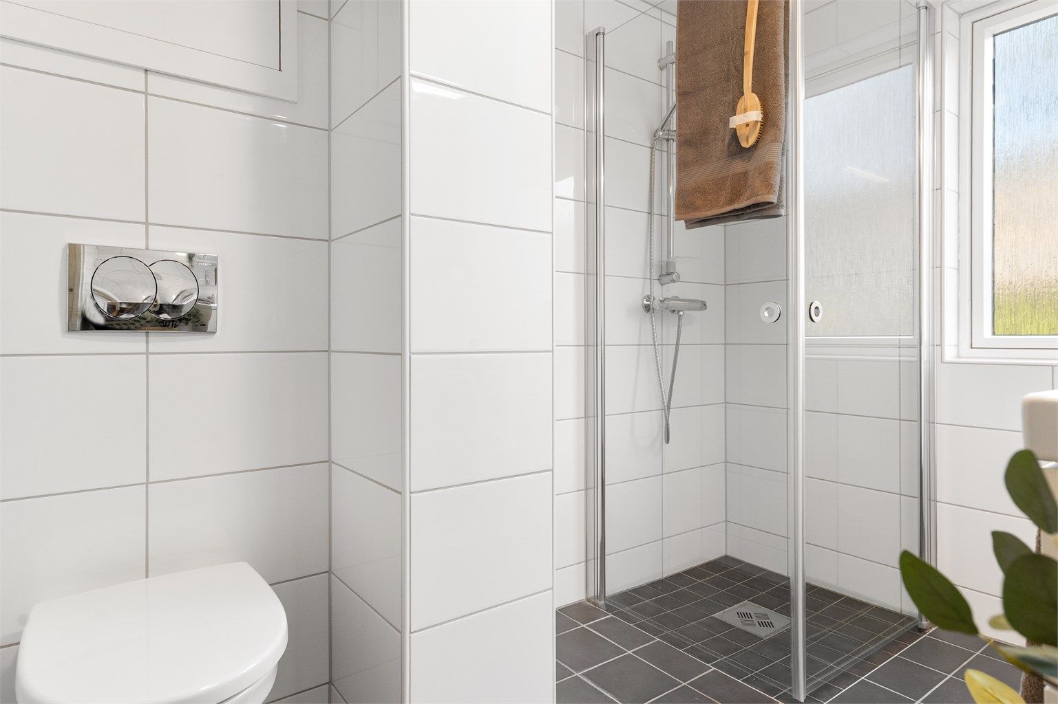 - Lekkert bad fra 2022, pusset opp i regi av borettslaget -