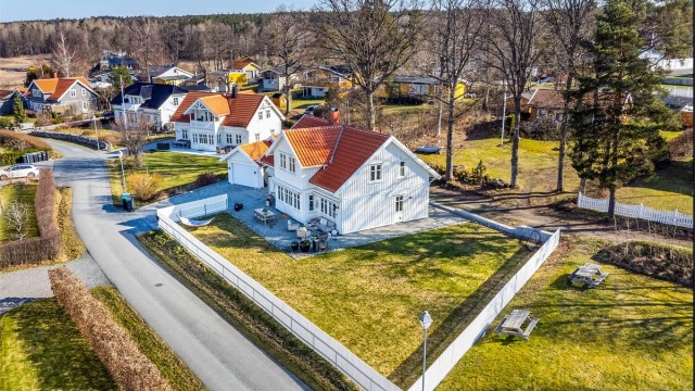 Grefsrødgrenda 1 presenteres av Krogsveen.
Fotograf; Børge Oppegård.