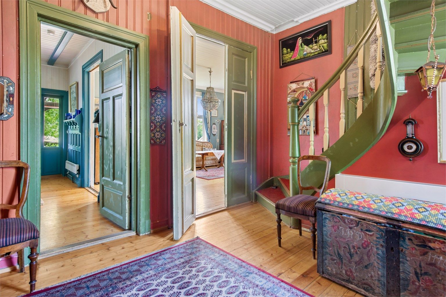 Hall som fører vider til alle de andre rommene i 1. etasje. 