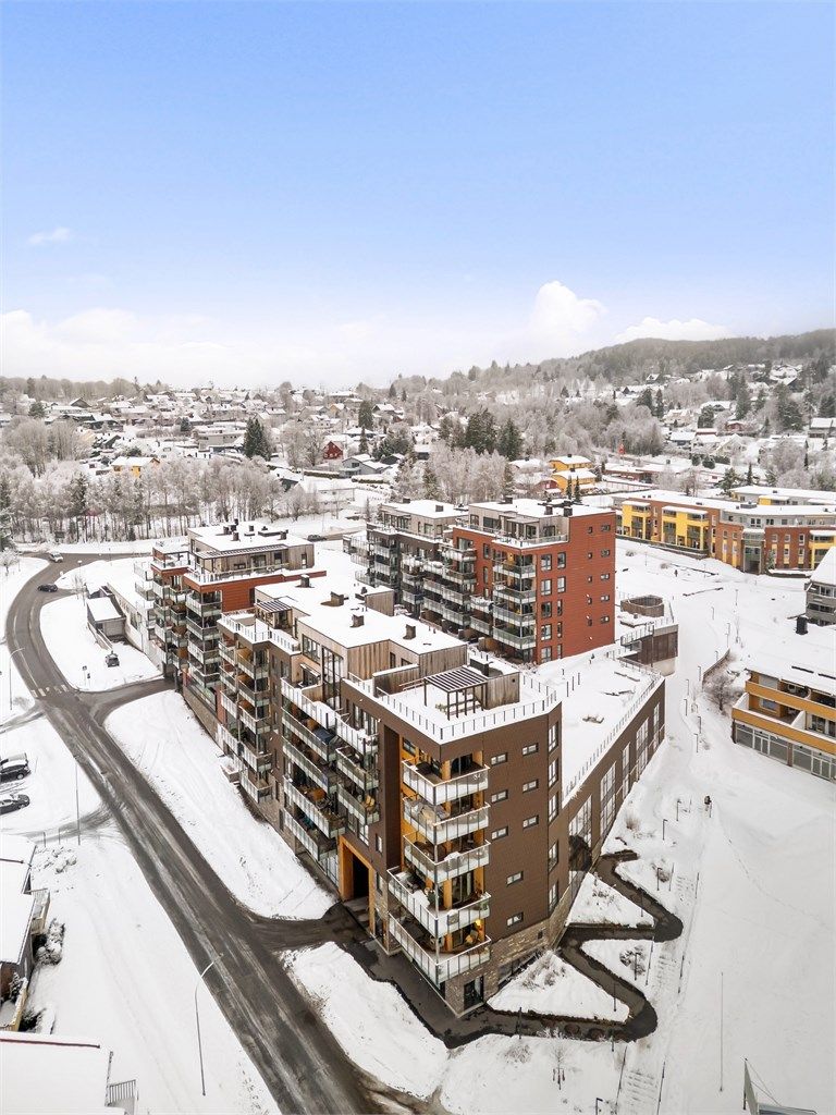 Flotte fellesarealer som er skjermet fra bakkeplan og kun tilgang for beboere tilknyttet Konnerud senter Panorama.