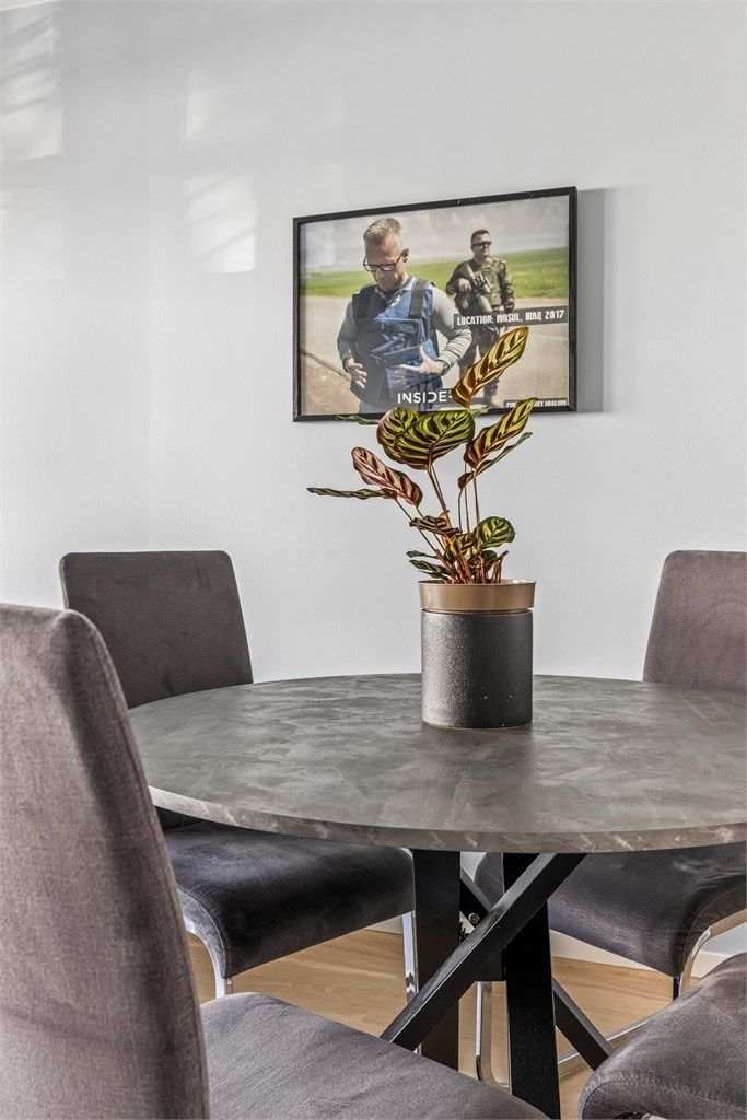 God plass til en hyggelig spisesone i stuen.