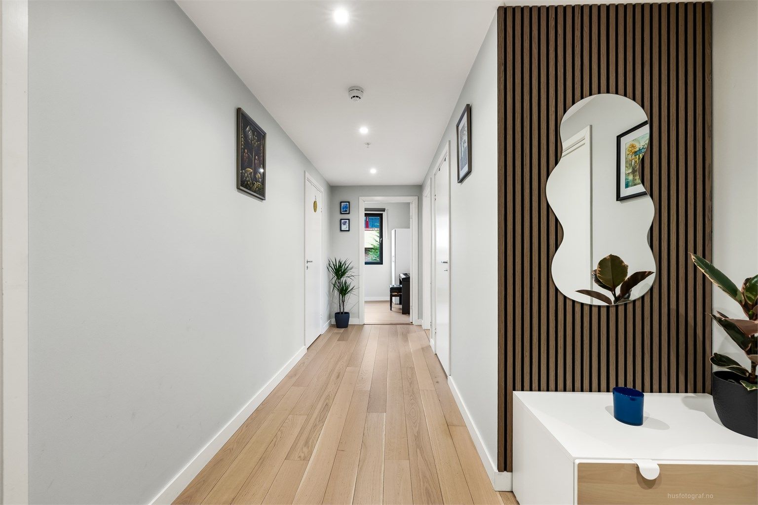 Entré/gang med akustikkpanel fra 2025