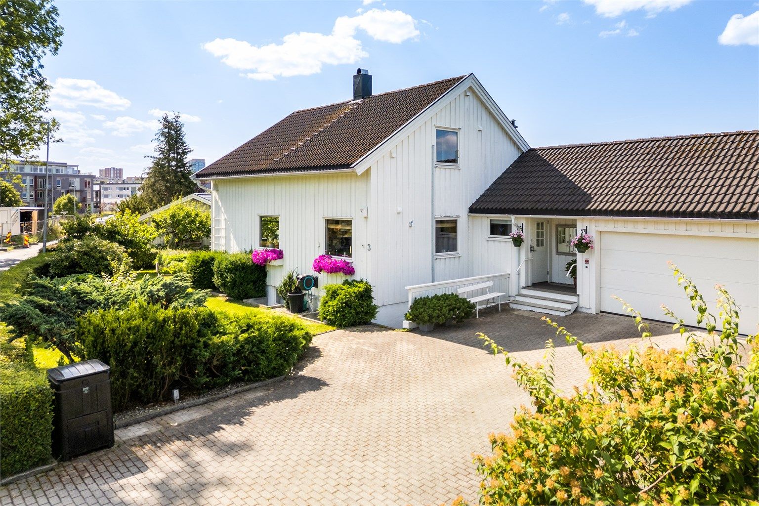 Rolige omgivelser med familievennlig preg. Valentinlyst og Ladeområdet er lett tilgjengelig med rikelig servicetilbud. 