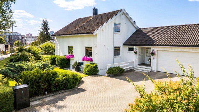 Rolige omgivelser med familievennlig preg. Valentinlyst og Ladeområdet er lett tilgjengelig med rikelig servicetilbud.