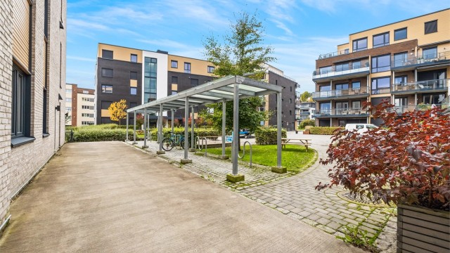 Det er også utvendig sykkelparkering på sameiets tomt