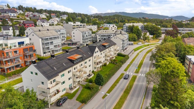 Leiligheten har en attraktiv beliggenhet med kort avstand til dagligvarebutikk, NTNU, skoler og flotte tur- og friluftsområder.
Foto: Odin Jæger