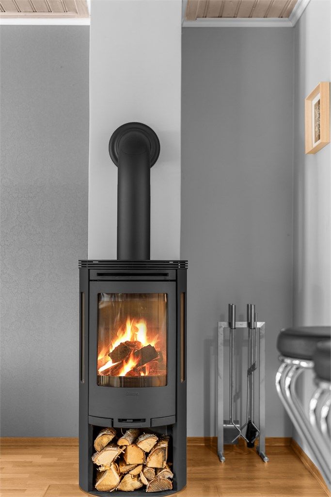 En moderne peisovn sørger for ekstra varme og hygge på kalde dager.